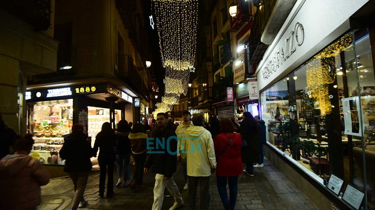 Imagen de archivo de la calle Comercio con la iluminación de la Navidad 2024.