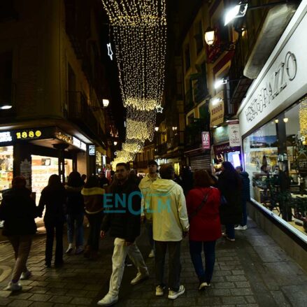 Imagen de archivo de la calle Comercio con la iluminación de la Navidad 2024.