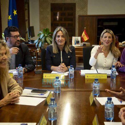 Reunión de Yolanda Díaz, vicepresidenta del Gobierno de España, con sindicatos y empresarios de la región en Toledo. Foto: Rebeca Arango.