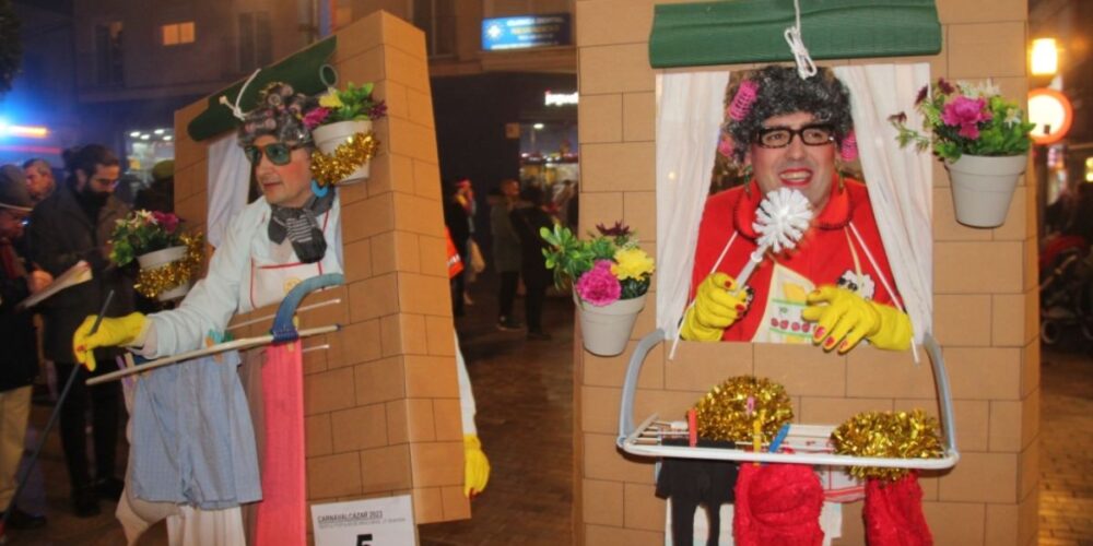 Dos personas disfrazadas en el Carnaval de Alcázar de San Juan