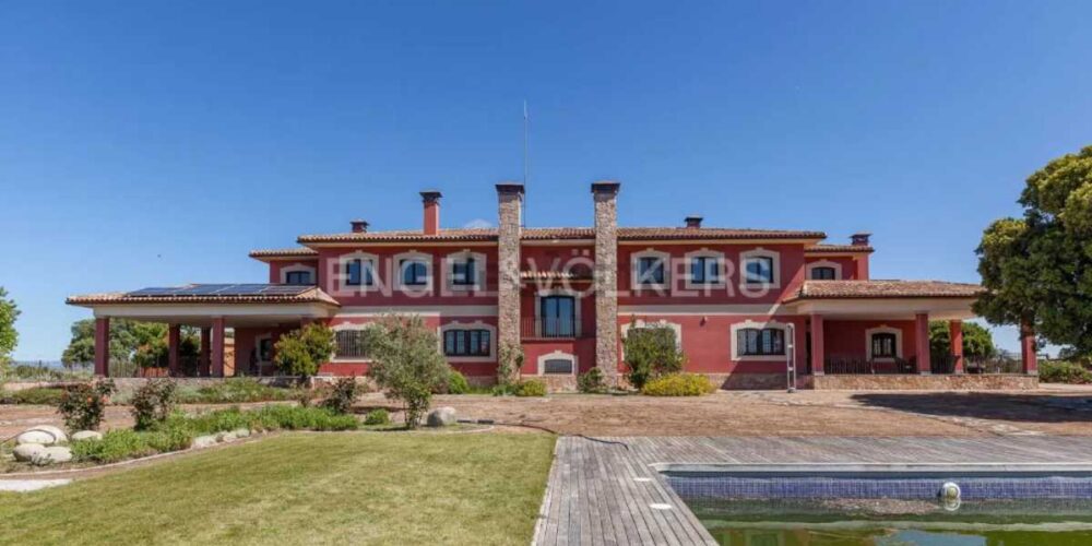 Cortijo en venta en El Casar (Guadalajara). Foto: Engel & Völkers a través de Idealista