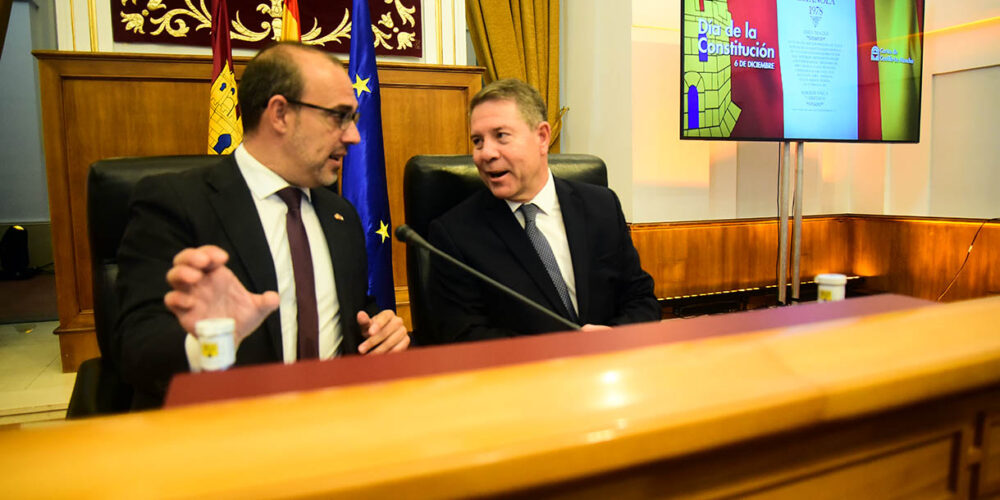 El presidente de las Cortes de Castilla-La Mancha, Pablo Bellido y el presidente de Castilla-La Mancha, Emiliano García-Page.