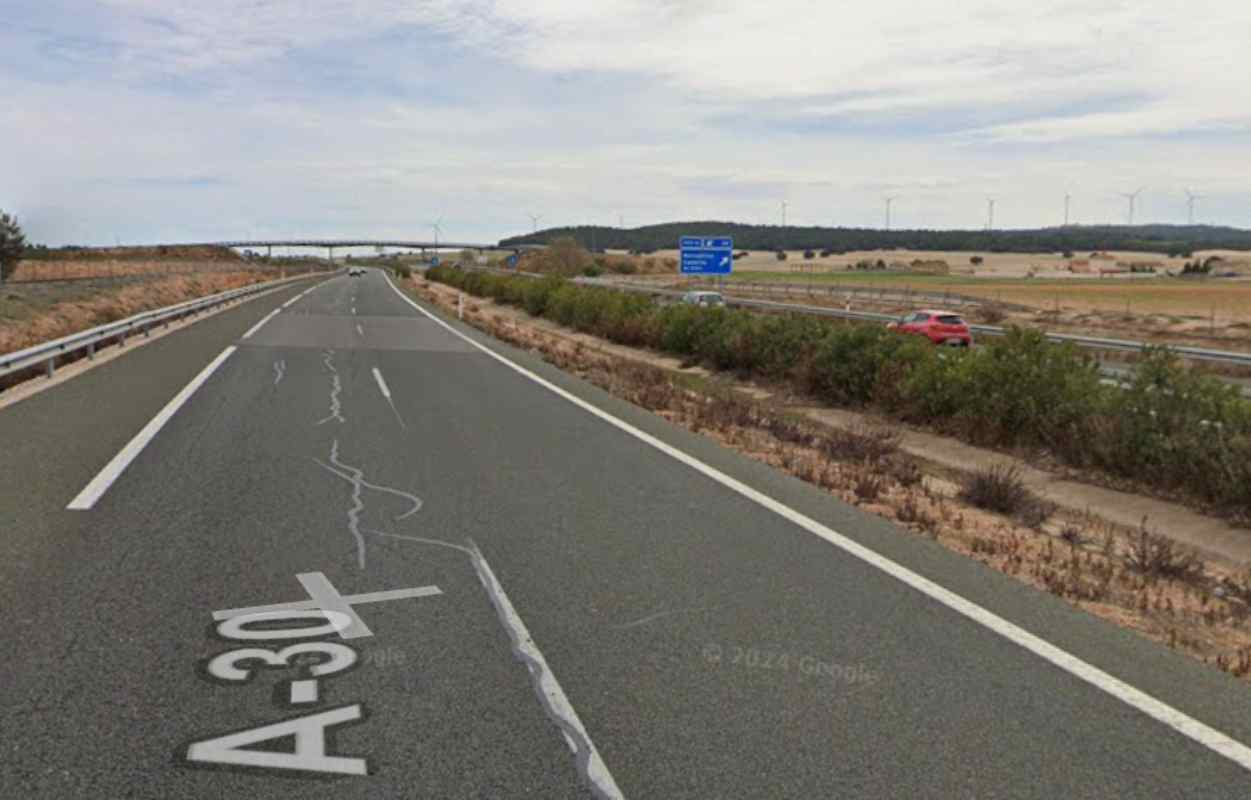 Un accidente múltiple obliga a cortar un tramo de la A-30.