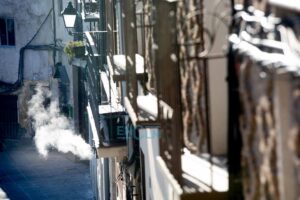 Viviendas usando métodos de calefacción en el invierno de Toledo