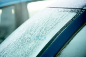 Coche helado, invierno