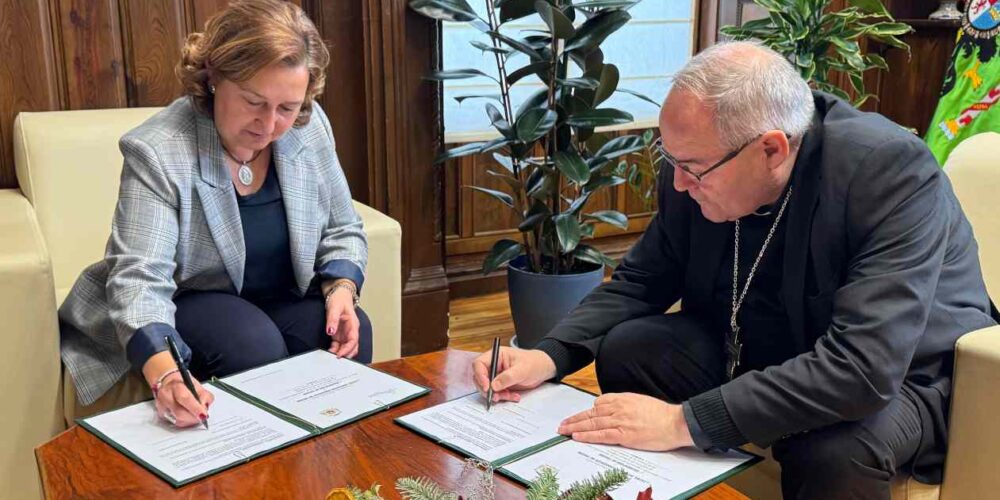 La presidenta de la Diputación de Toledo, Conchi Cedillo, y el arzobispo de Toledo, Francisco Cerro.