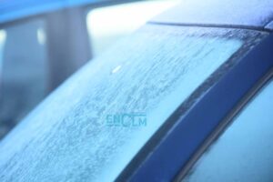 Coche helado en el invierno de Toledo