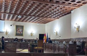 Acusado de obligar a hacer felaciones a su hermano y otro menor reconoce hechos y acepta 19 años y medio de cárcel. Imagen: EP.