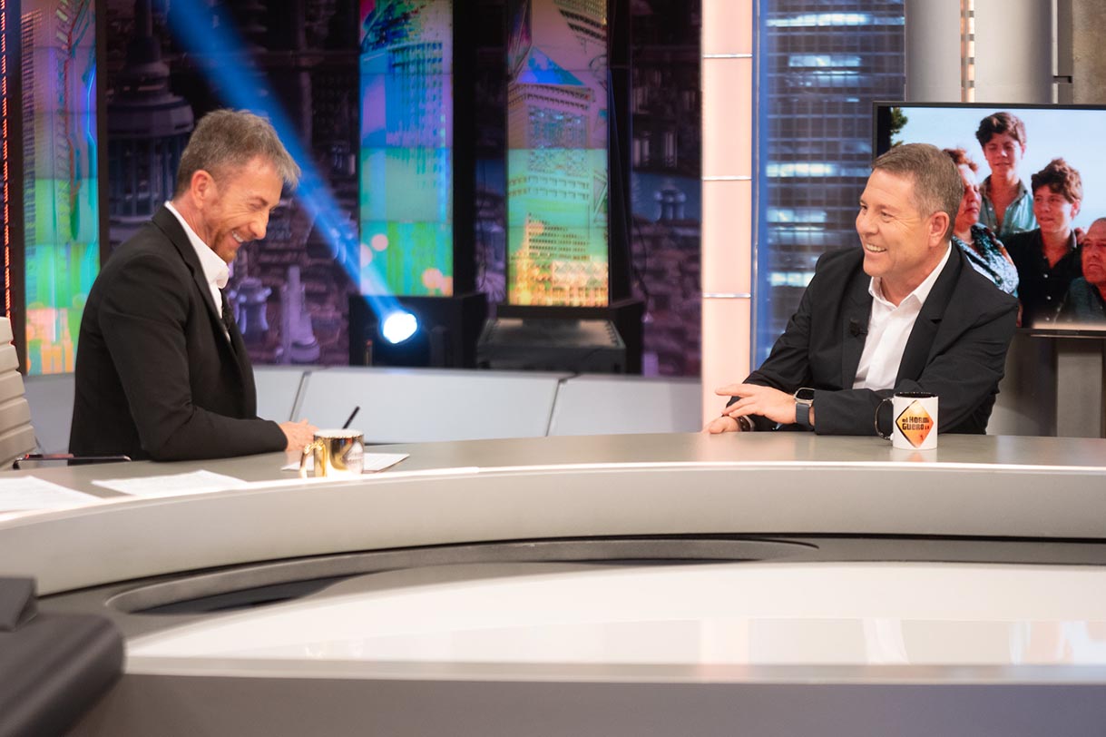 Emiliano García- Page y Pablo Motos durante el programa. Foto: El Hormiguero.