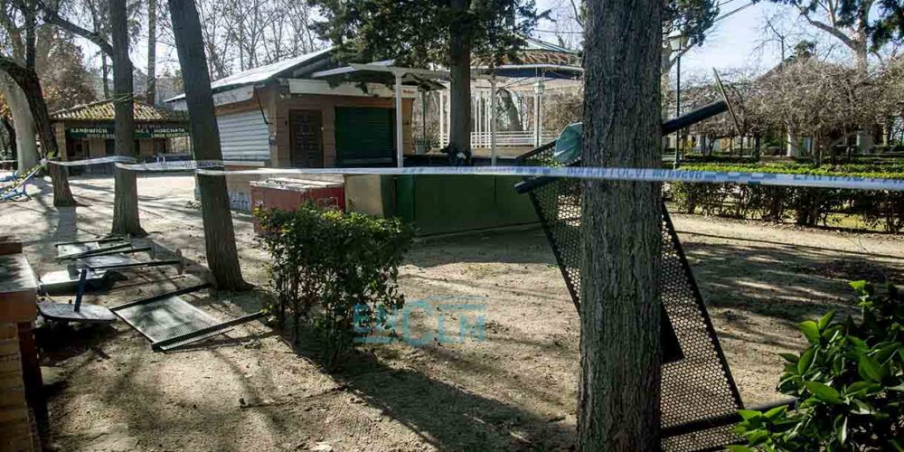 Parque de la Vega de Toledo cerrado por las rachas de viento