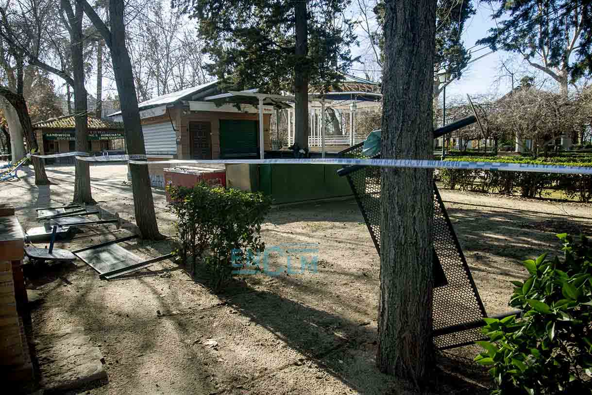 Parque de la Vega de Toledo cerrado por las rachas de viento