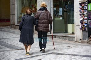 Cuidadores, personas mayores, tercera edad, asistentes sociales