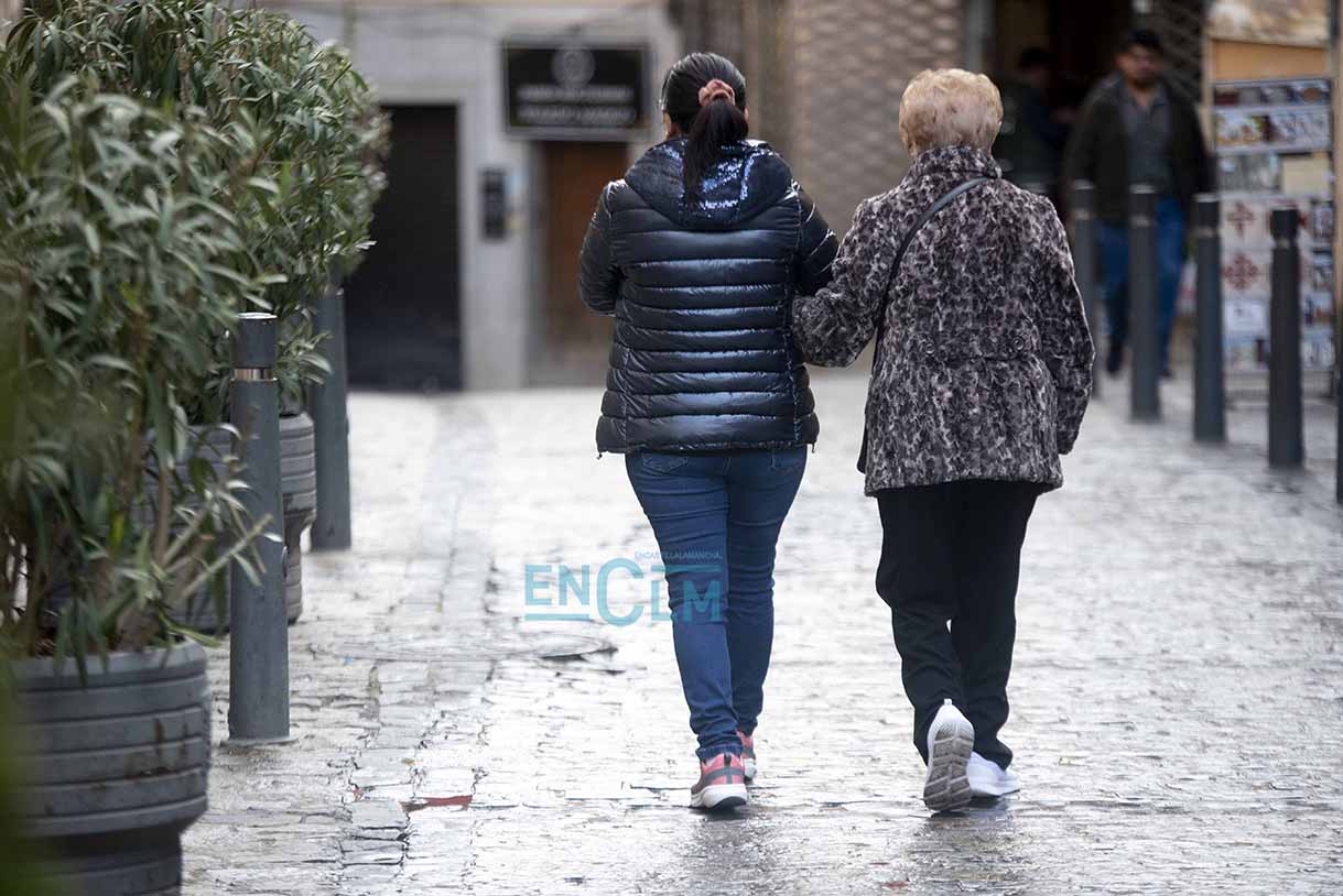 Cuidadores, personas mayores, tercera edad, asistentes sociales