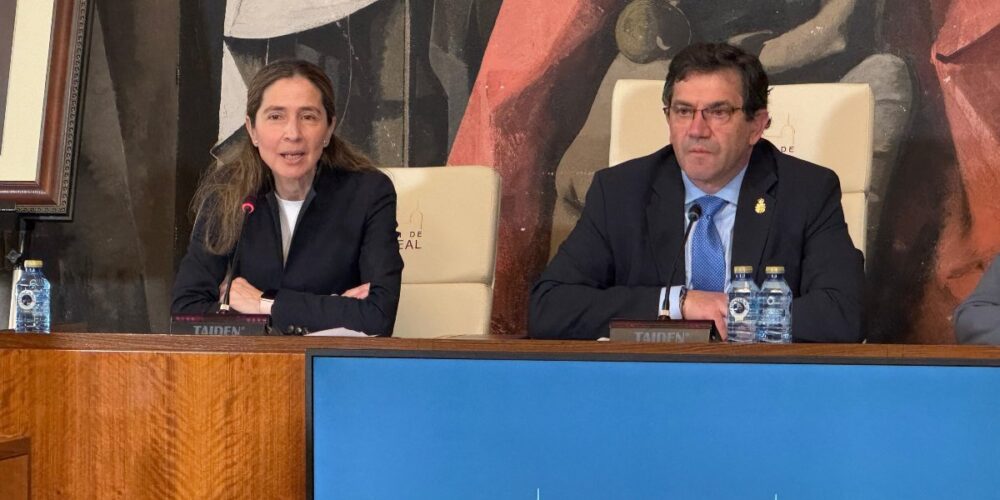 Calahorra y Valverde durante la sesión plenaria de la Diputación de este viernes