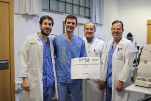 Carlos Campo, premiado por un trabajo sobre complicación de cirugía cataratas