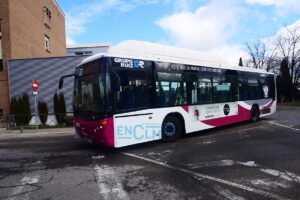 Autobús en el Hospital Nacional de Parapléjicos. bus urbano, autobus toledo