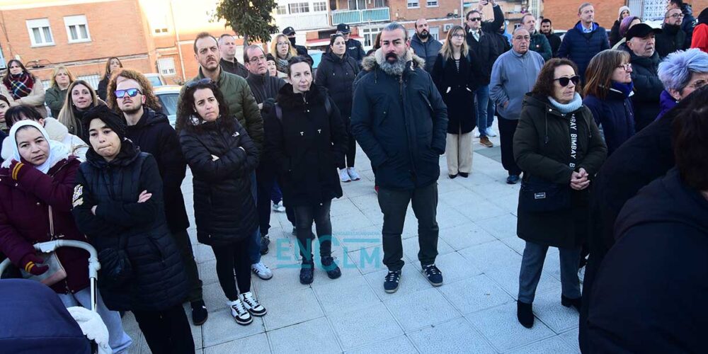 Imagen de la concentración en el CEIP Rosa Parks, en Toledo. Imagen: Rebeca Arango.
