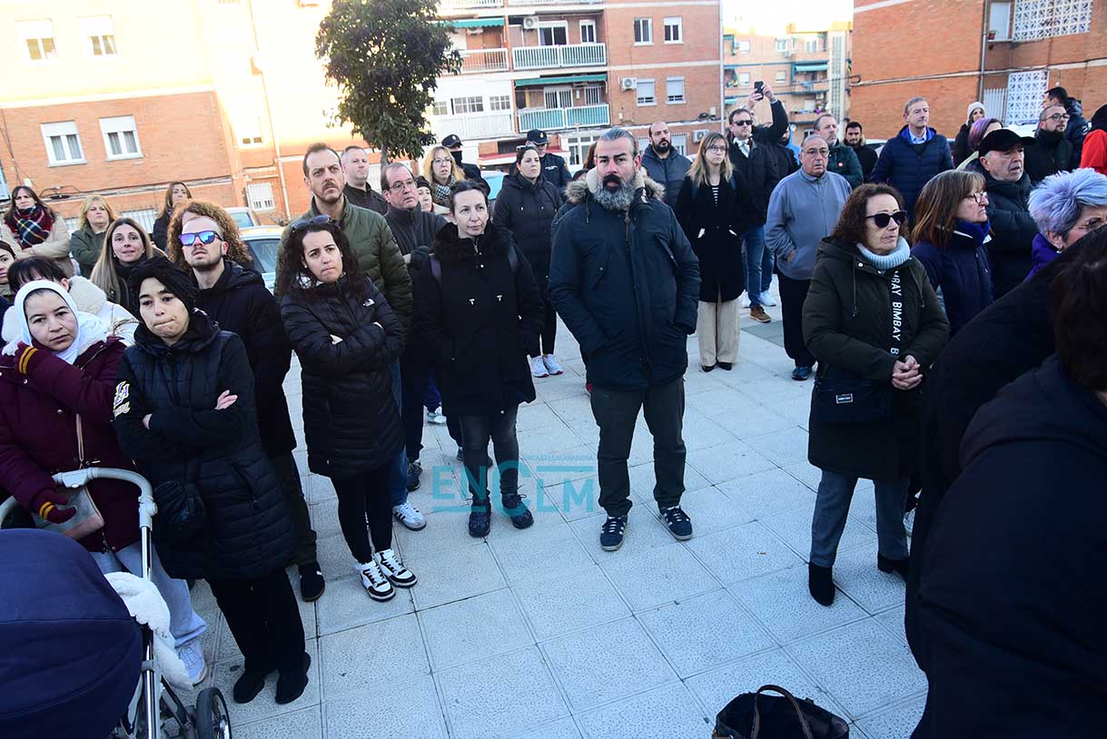 Imagen de la concentración en el CEIP Rosa Parks, en Toledo. Imagen: Rebeca Arango.