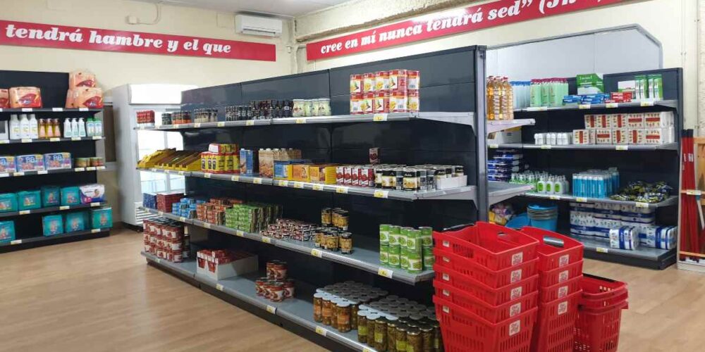 Uno de los economatos de la red de Cáritas Toledo.