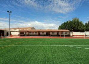 El partido se jugó en el campo municipal de fútbol de Chozas de Canales.