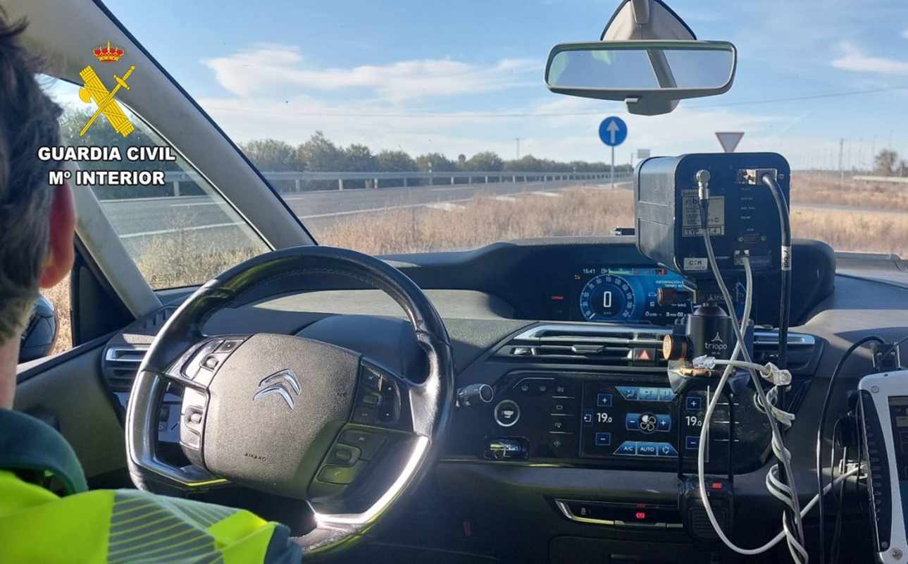 La Guardia Civil busca afanosamente al fugado.