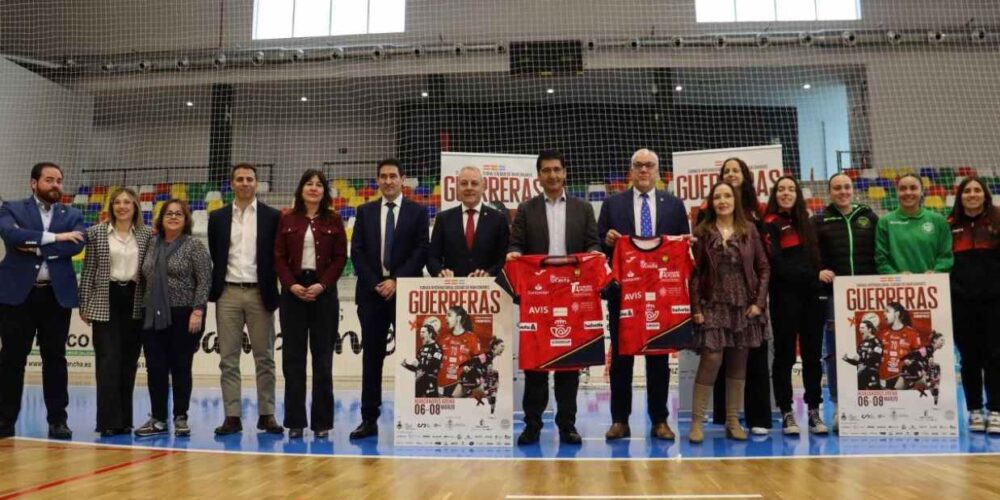 Foto de familia de la presentación del torneo de las Guerreras que se disputará en Manzanares.