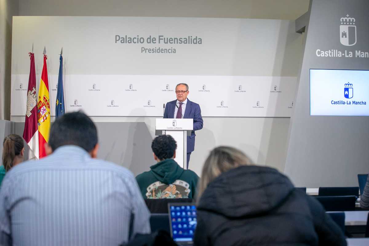 El consejero de Hacienda, Administraciones Públicas y Transformación Digital, Juan Alfonso Ruiz Molina, en el Palacio de Fuensalida (Toledo). Fotos A. Pérez Herrera / JCCM