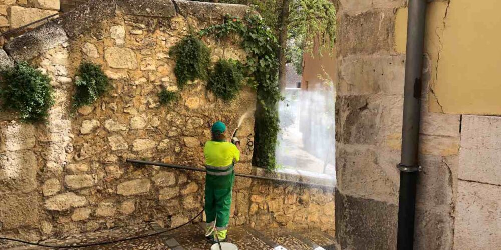 Limpieza de grafitis en Cuenca.