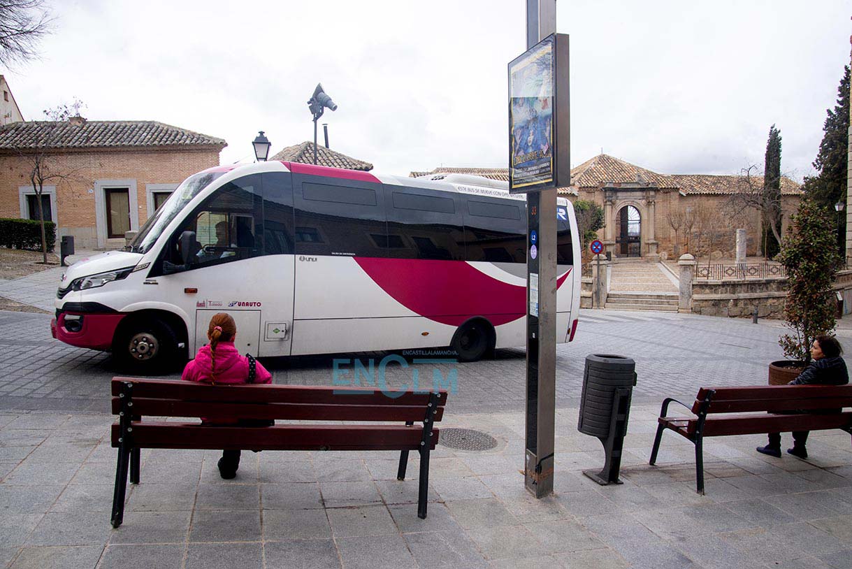 Parada de autobús próxima a la Puerta del Cambrón de Toledo