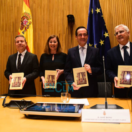 Bono presentó su libro de discursos en el el Congreso arropado por Zapatero, Page y Barreda. Foto: Rebeca Arango.