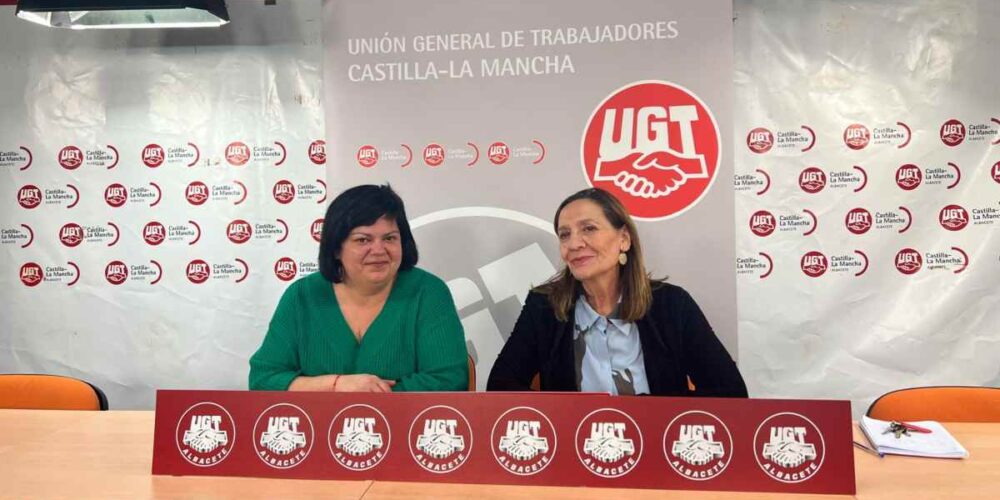 La responsable de UGT Servicios Públicos Albacete, María José Tomás, y la de la Federación de Sanidad y Servicios Sociosanitarios de CCOO, Milagros Martínez.