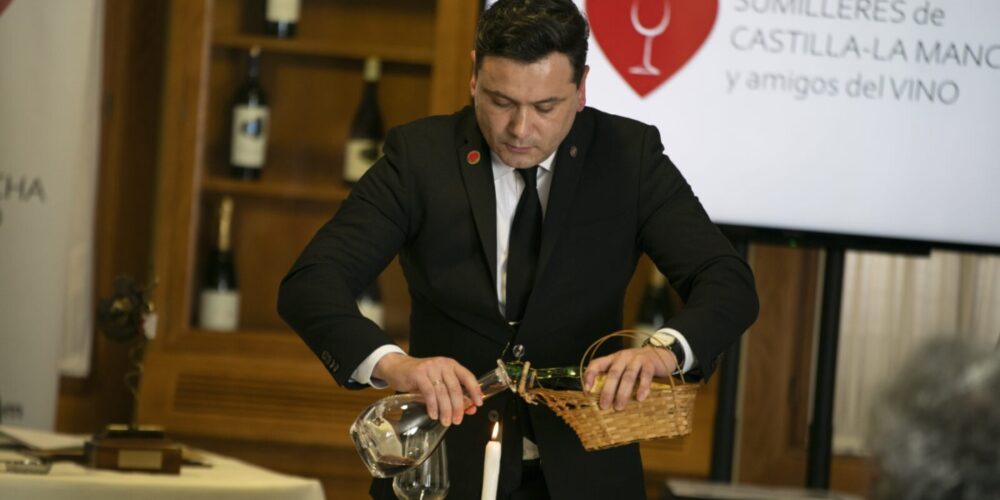 Imagen de Juan Enrique Gil, mejor sumiller de Castilla-La Mancha por tercer año consecutivo