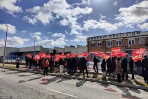Protesta de los trabajadores a las puertas de la empresa