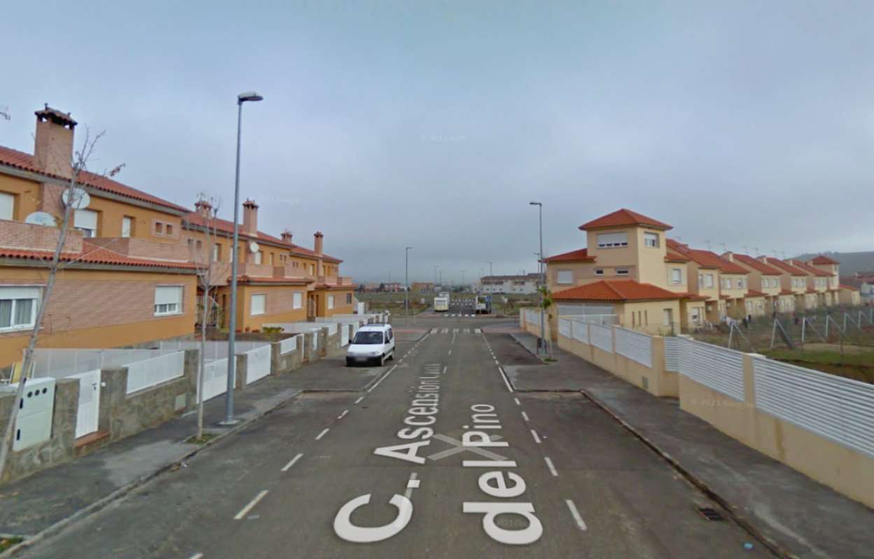 El aviso del suceso al 112 se producía sobre las 09:38 horas en la calle Ascensión Castillo del Pino.