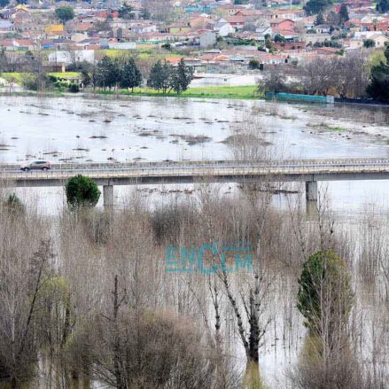 El río Alberche inunda Escalona (Toledo). Foto: Rebeca Arango.