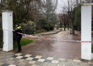 Precintado de uno de los parques de Cuenca.