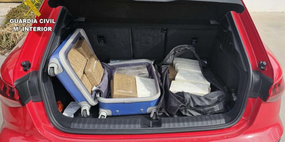 Maletero del vehículo donde escondían la cocaína a su paso por Sonseca (Toledo). Foto: Guardia Civil