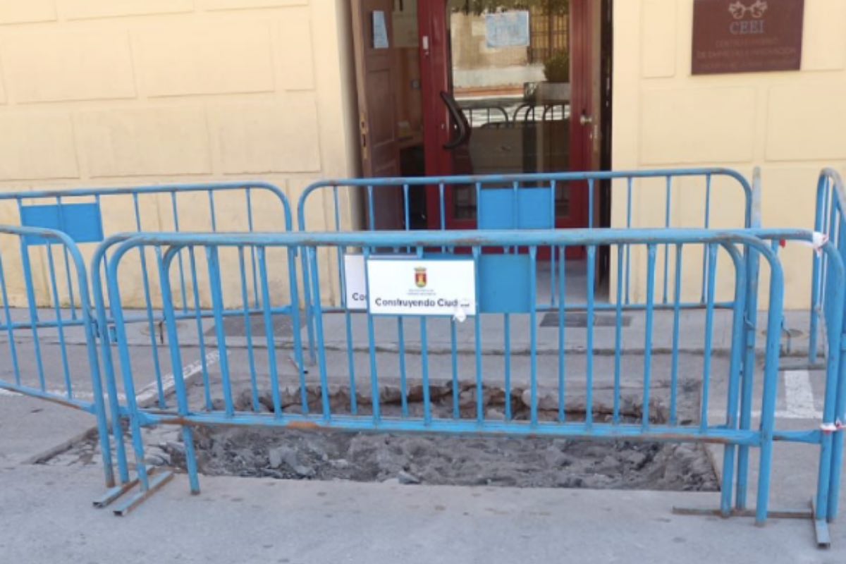 El Ayuntamiento trabaja por solucionar el hundimiento del pavimento en la plaza del Pan