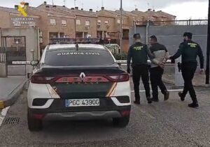 Uno de los dos detenidos por robar una gran cantidad de cobre en una empresa de Alicante.