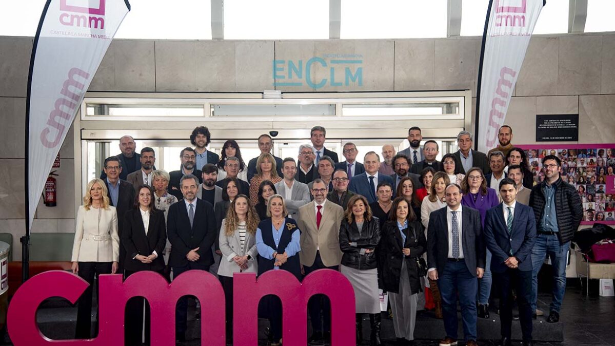 Foto de familia de la 'Declaración de Castilla-La Mancha contra la desinformación'. Foto: Rebeca Arango.