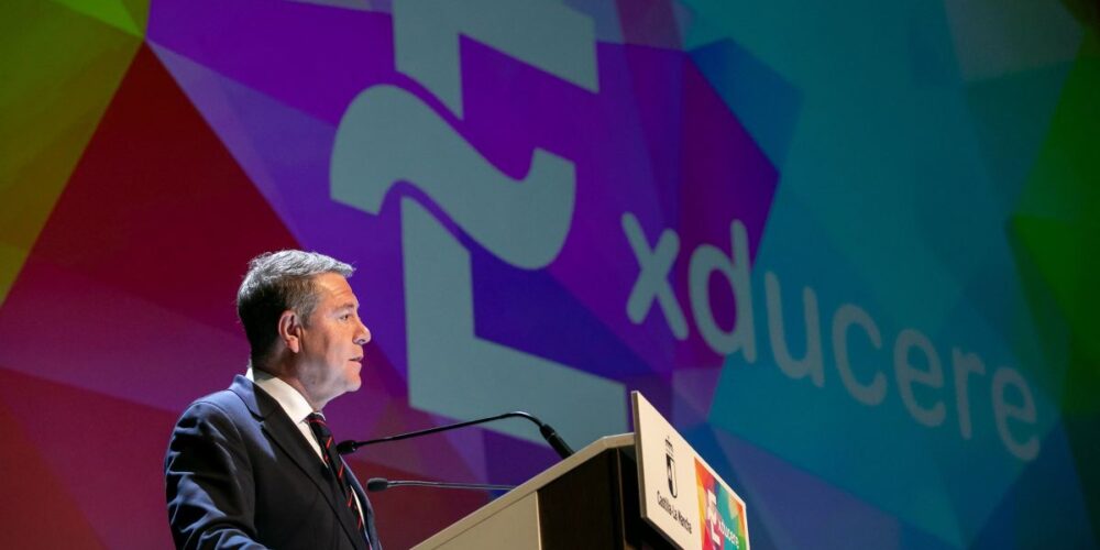 El presidente de Castilla-La Mancha, Emiliano García-Page, asiste en Toledo, a la inauguración del Congreso EXDUCERE, en el Palacio de Congresos de la ciudad
