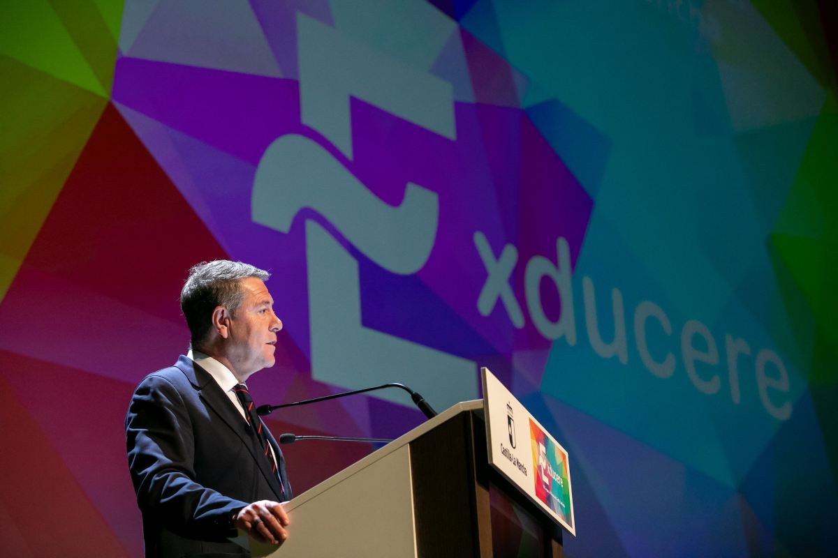 El presidente de Castilla-La Mancha, Emiliano García-Page, asiste en Toledo, a la inauguración del Congreso EXDUCERE, en el Palacio de Congresos de la ciudad