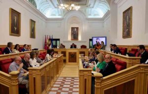 Imagen del pleno del Ayuntamiento de Toledo.