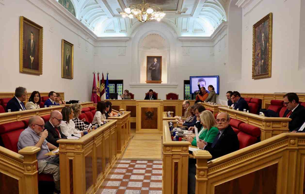 Imagen del pleno del Ayuntamiento de Toledo.