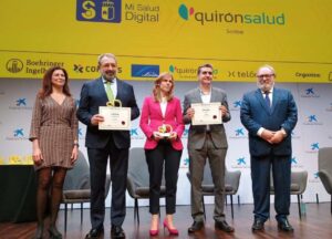 Jesús Fernandez Sanz, con el premio 'Salud Digital'.
