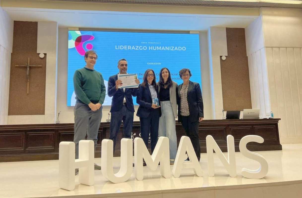 Imagen de la recogida del premio Humans.
