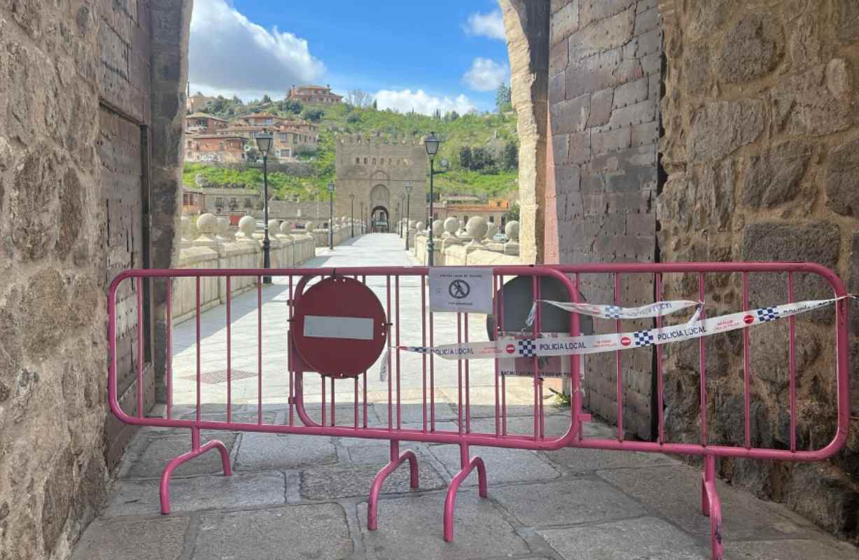 Se ha cortado el acceso al Puente de San Martín, en Toledo.