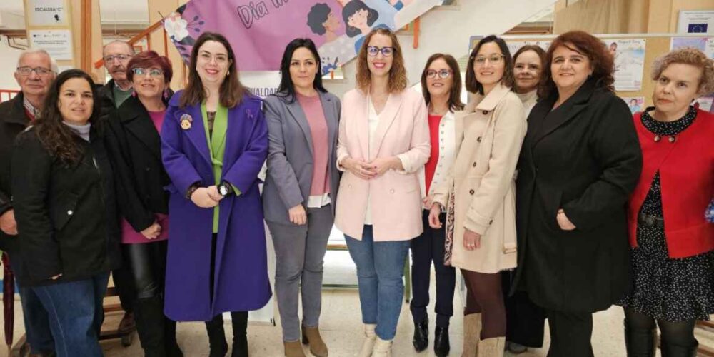 Sara Simón en el IES ‘La Besana’ de Corral de Almaguer (Toledo) donde ha inaugurado las V Jornadas de Igualdad.