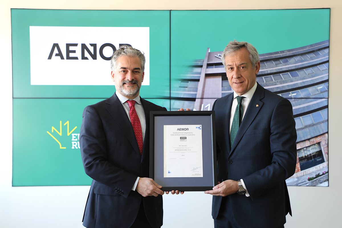 David de Pastors, director General de Evaluación de la Conformidad de AENOR y Javier López, presidente de Eurocaja.