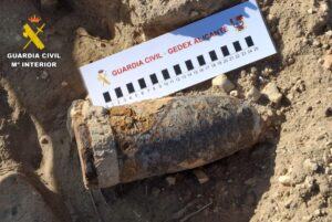 Proyectil localizado en un terreno rural del término municipal de Almansa